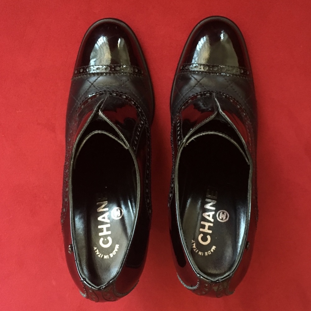 CHANEL black leather shoes